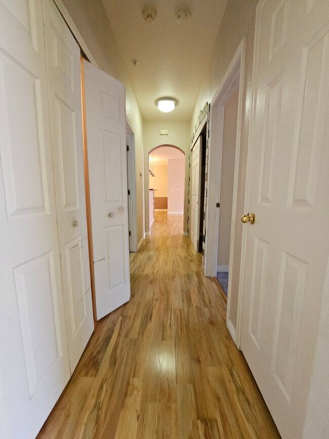 Building Photo - Spacious 2 Bedroom 2 Bath Condo - Close To Buckley AFB, DIA, DTC - Garage