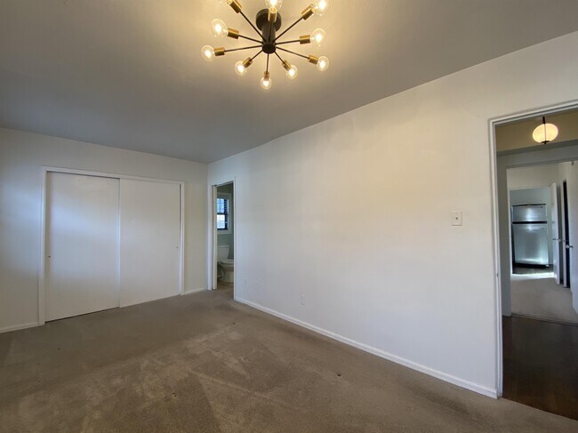 Building Photo - 17 Alsace Way