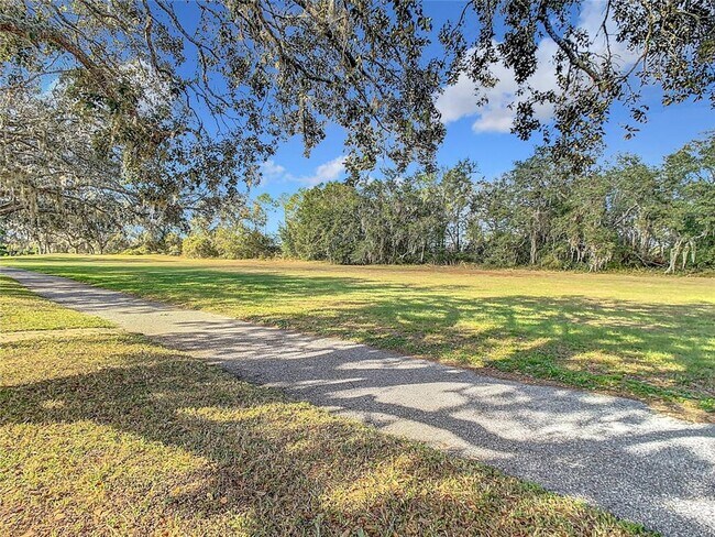 Building Photo - 16829 Midsummer Ln