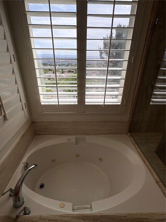 Building Photo - 24 Country Walk Dr