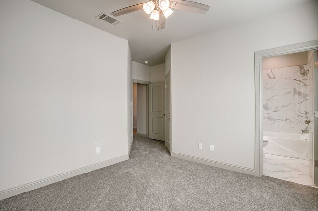 Building Photo - 2831 Forest Park Blvd
