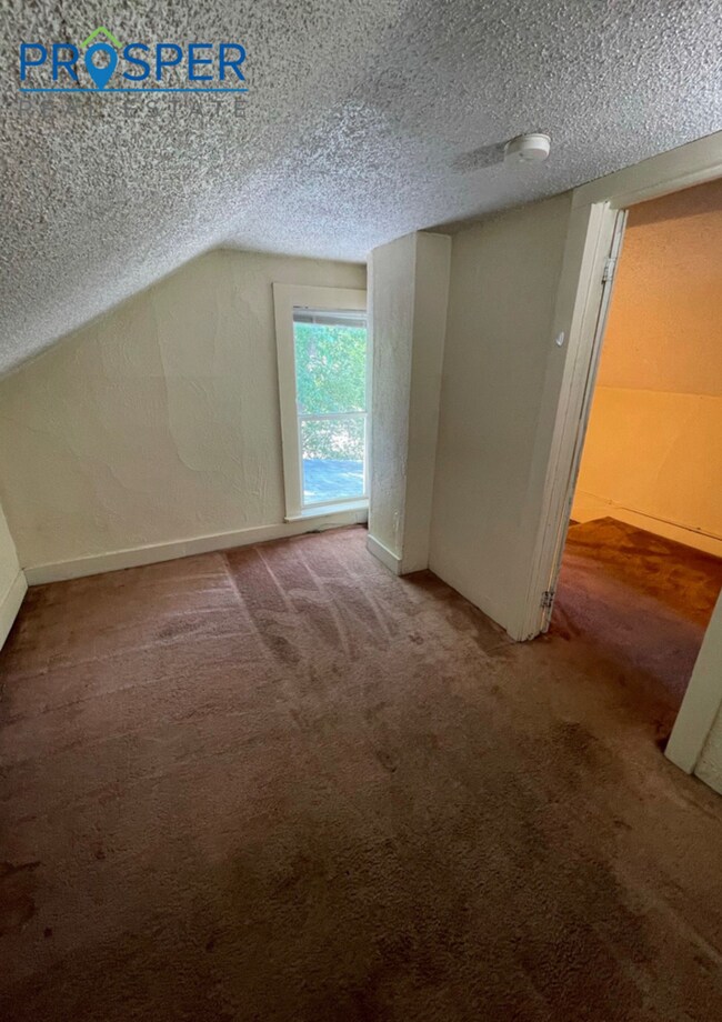 Building Photo - Nice 4-Bedroom House with Extra Office/Study Space Located Near Water Street - Available June 2026