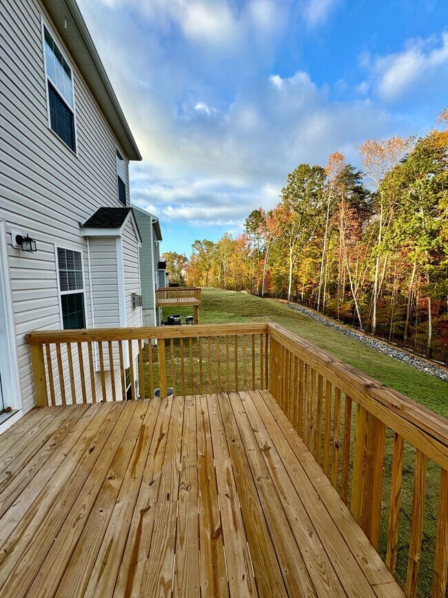 Building Photo - 4BR/2.5BA in Steel Creek's Brightwater Neighborhood