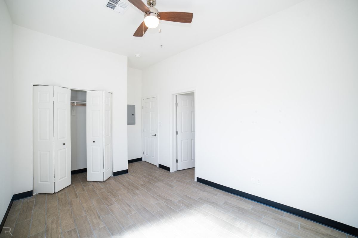 Building Photo - 195 N 17th Ave