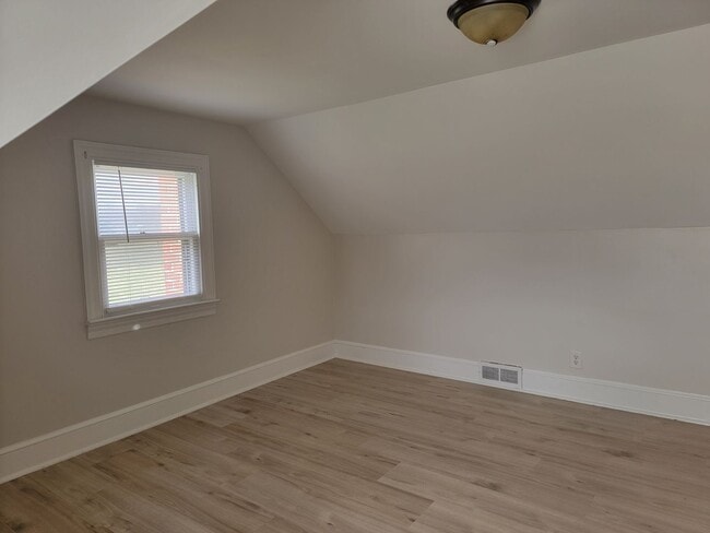 Building Photo - 1111 Bayview Rd