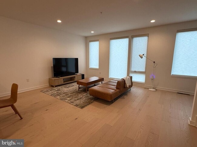 Building Photo - 3006 S Northbank Pl