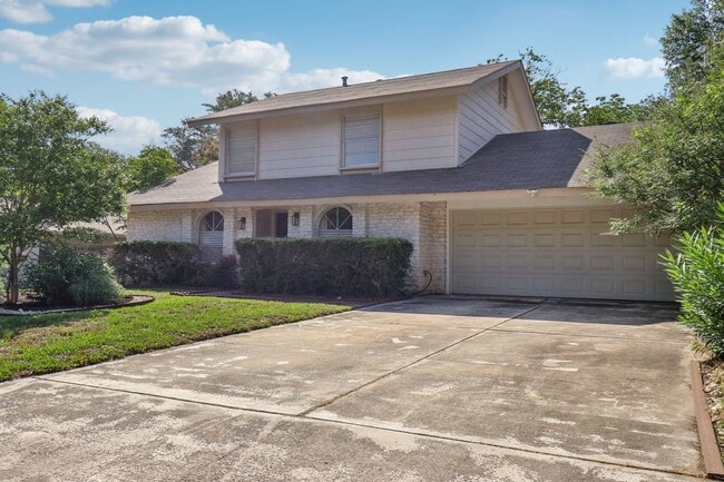 Building Photo - Beautifully Renovated Home with a Large Yard