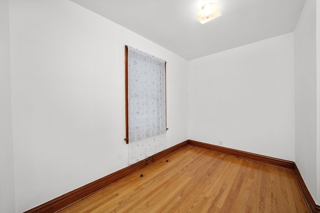 Building Photo - 4912 S Komensky Ave