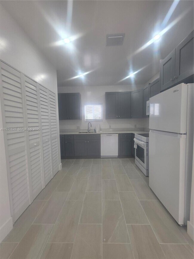 Building Photo - 21210 SW 119th Ave