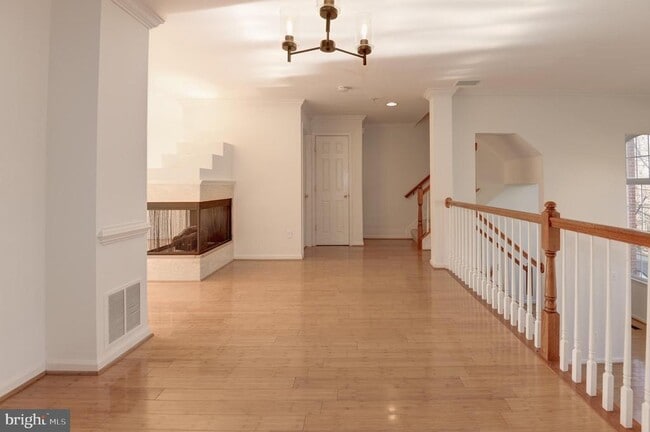 Building Photo - 1984 Crescent Park Dr