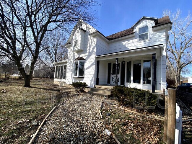 Primary Photo - 1400 W Donald St