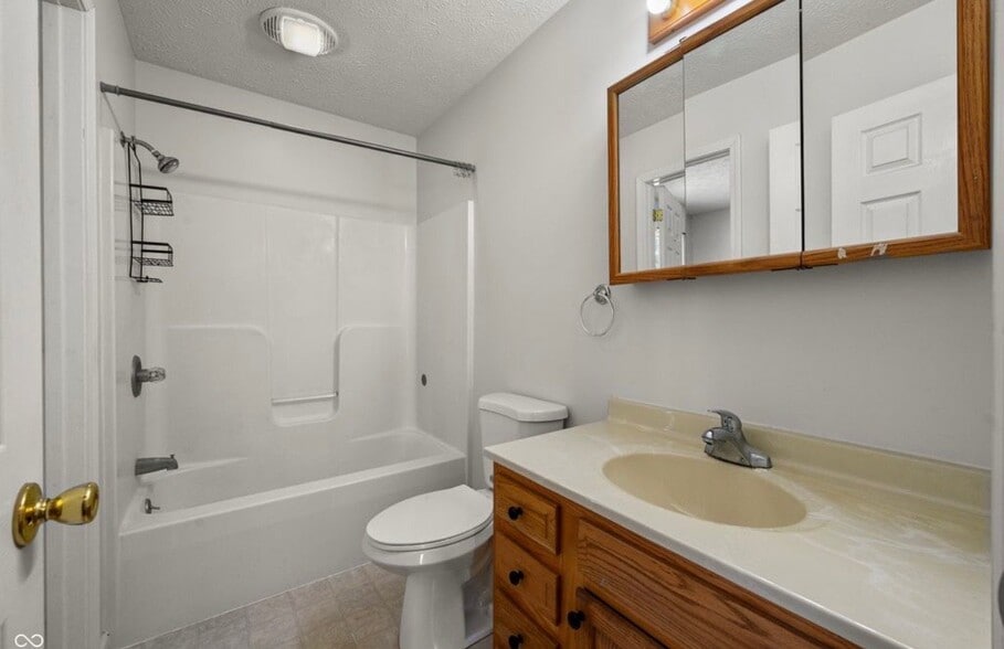 Building Photo - 810 W Gaston Dr