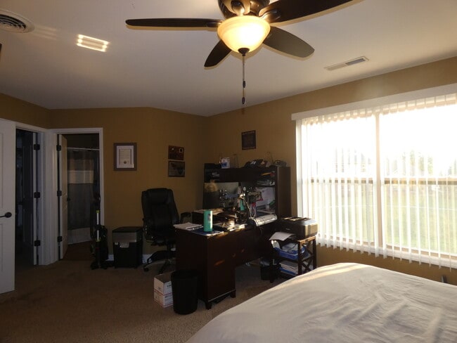 Building Photo - 627 N Edgemere Dr