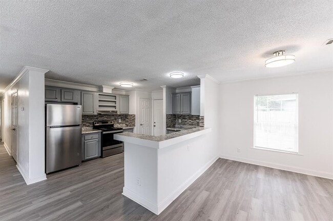 Building Photo - 110 Varsity Cir