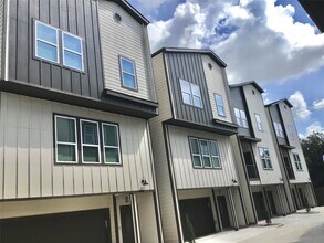 Building Photo - 2109 Marnel Rd