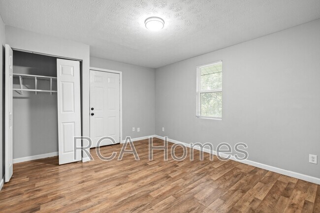 Building Photo - 834 W 26th St
