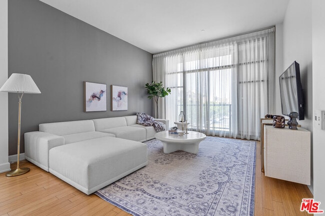 Building Photo - 3223 W 6th St