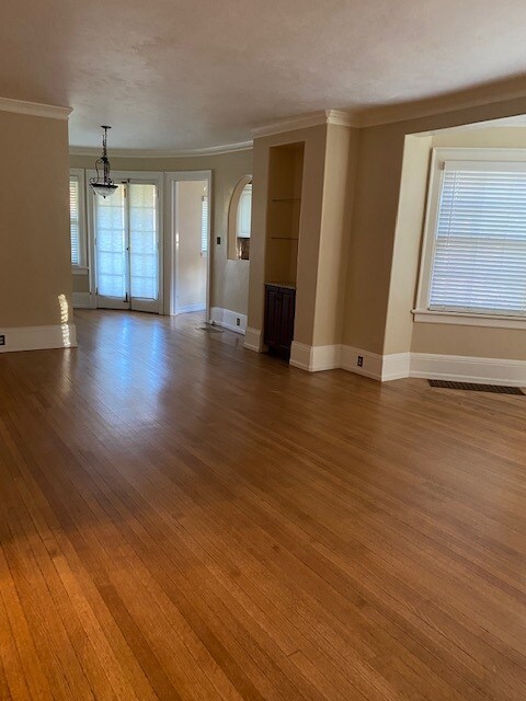 Building Photo - Gorgeous 2 bedroom, 1 bath apartment in Shields Mansion in the historic Old North End