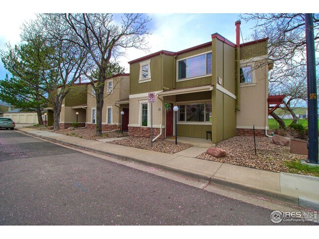 Building Photo - 855 W Moorhead Cir