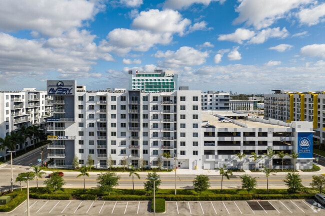 Building Photo - Avery Dania Pointe East Apartments