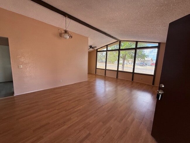 Building Photo - Price Reduced 2 Bedroom 1 Bath Contact Property Pros Property Management