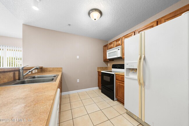 Building Photo - 7920 Merrill Rd