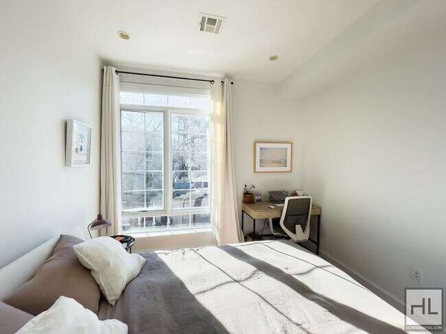 Building Photo - JACKSON STREET / Williamsburg Brooklyn / E...