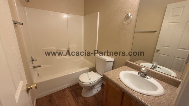 Building Photo - Gated Two Bedroom Townhome