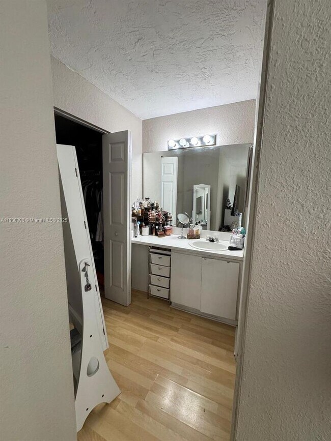 Building Photo - 4515 SW 68th Ct Cir