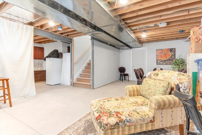 Building Photo - 37440 Curwood Dr