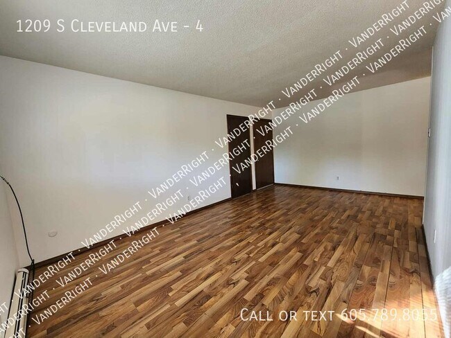 Building Photo - 1209 S Cleveland Ave