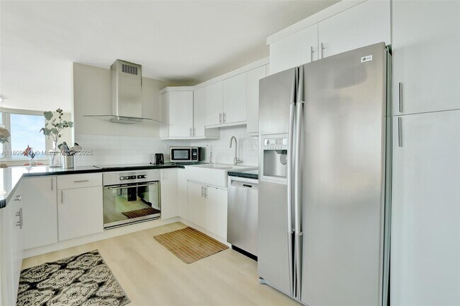 Building Photo - 7135 Collins Ave