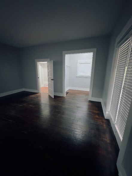 Building Photo - 506 E 17th St