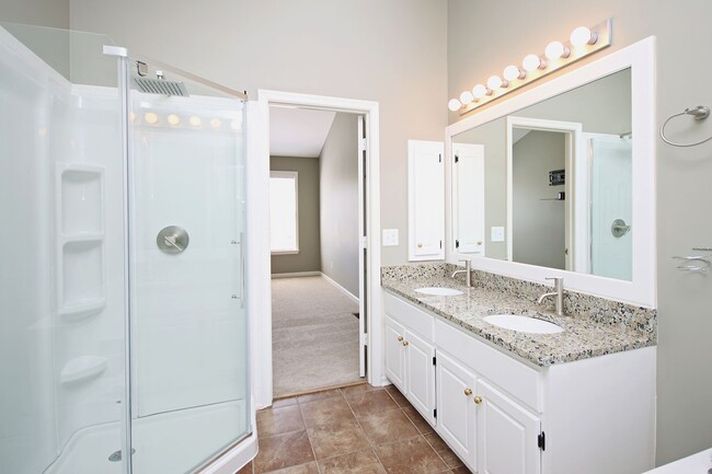 Building Photo - Dog-Friendly Forest Lakes North Home (Appl...