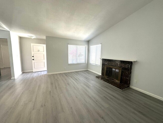 Building Photo - Come see this beautiful completely remodeled 3 bedroom 2 bath home, ready for you to move in today!
