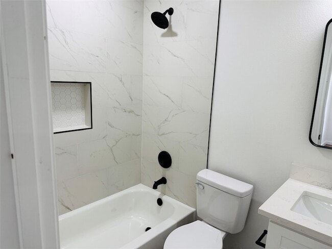 Building Photo - 740 Bimebella Ln