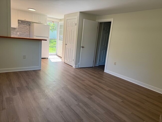 Building Photo - 28 Crestview Dr