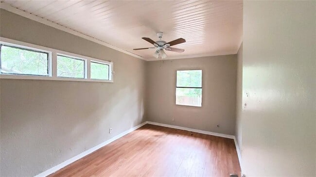 Building Photo - 5816 Pinehurst Dr
