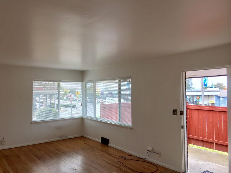 Primary Photo - 21836 Marine View Dr S