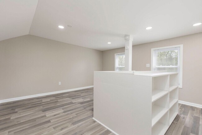 Building Photo - 2220 Auburn Dr