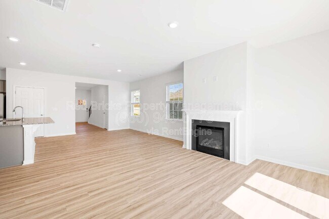 Building Photo - 1837 Vanderlyn St