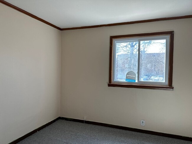 Building Photo - YUO WILL FALL IN LOVE WITH THIS COZY HOME !!!