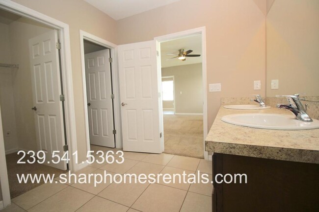 Building Photo - 709 SW 25th Ln