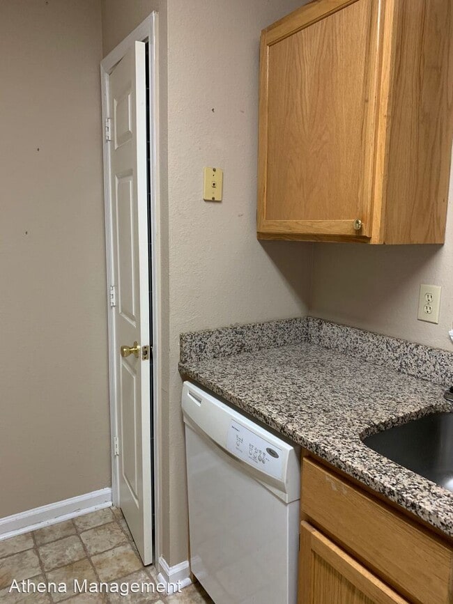 Building Photo - 2 br, 2.5 bath House - 125 Dennis Drive Un...