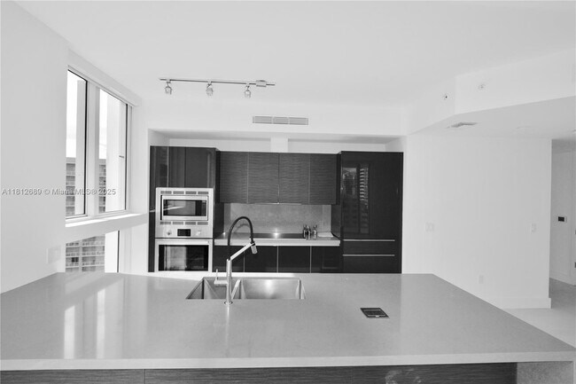 Building Photo - 1080 Brickell Ave