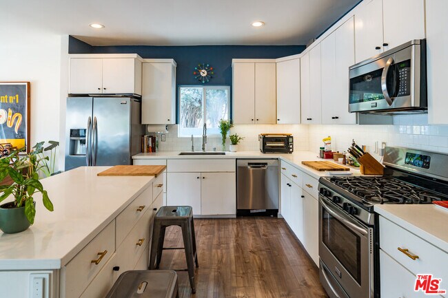 Building Photo - 1460 Yosemite Dr