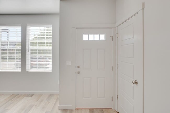 Building Photo - Beautiful 3 bedroom townhome now available!