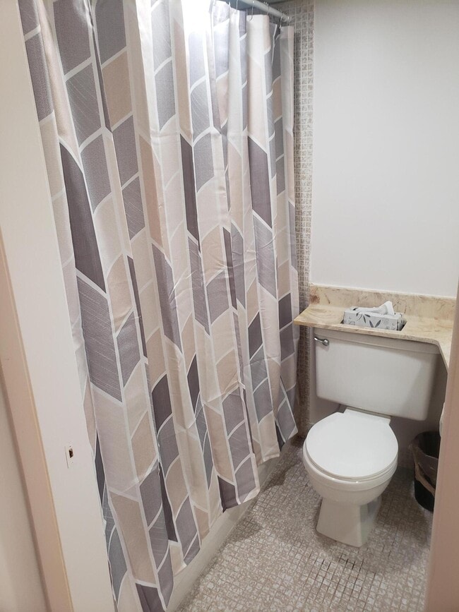 Building Photo - 688 Burgundy L