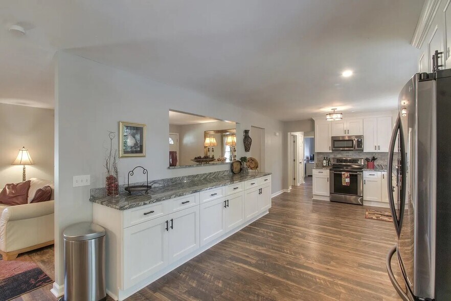 Building Photo - 444 Foothill Dr