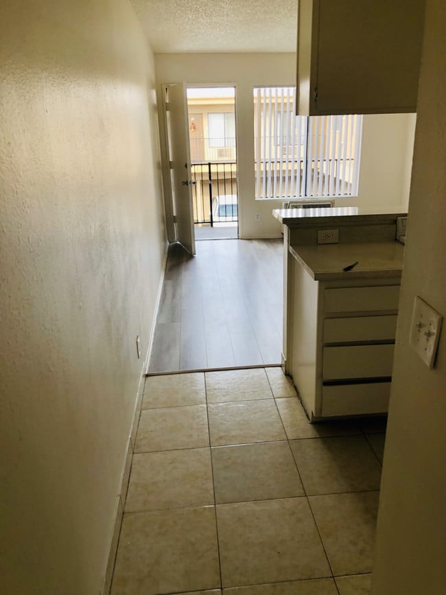 Woodman Apartments 7507 Woodman Ave Los Angeles CA 91405 Apartment